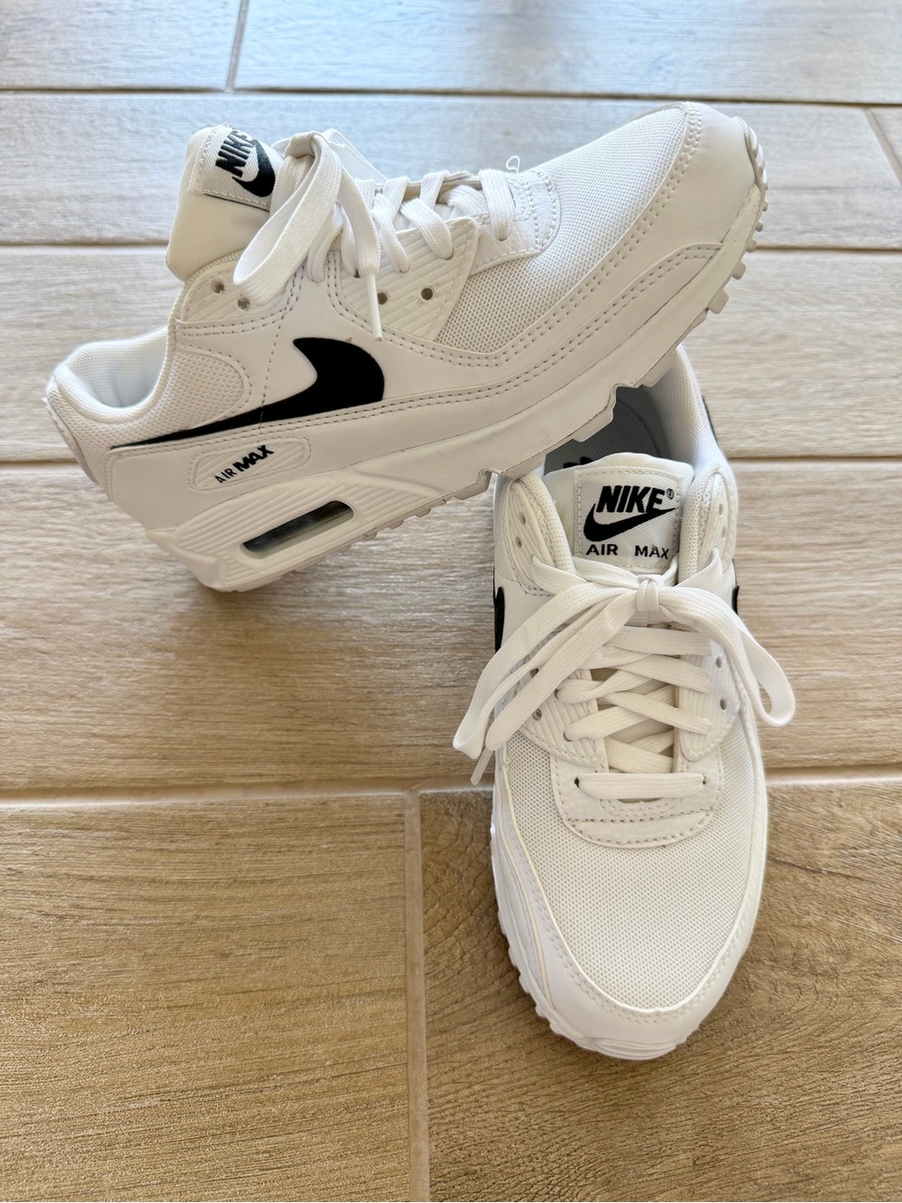 Nike Womens Air Max White & Black Sneakers Size 6.5